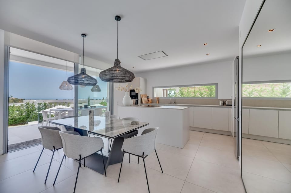 Property building, Kitchen or kitchenette, Living room