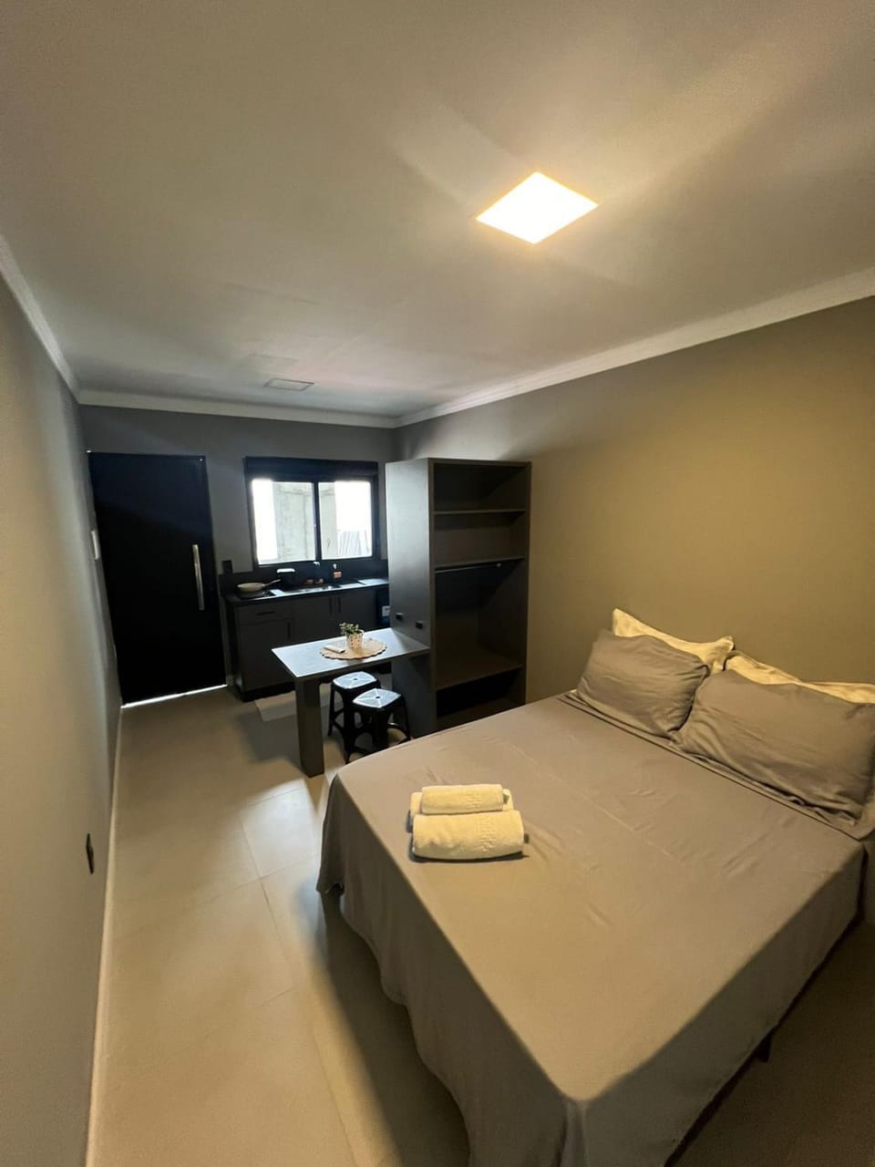 Bed, Living room, Photo of the whole room, Seating area, Bedroom, towels