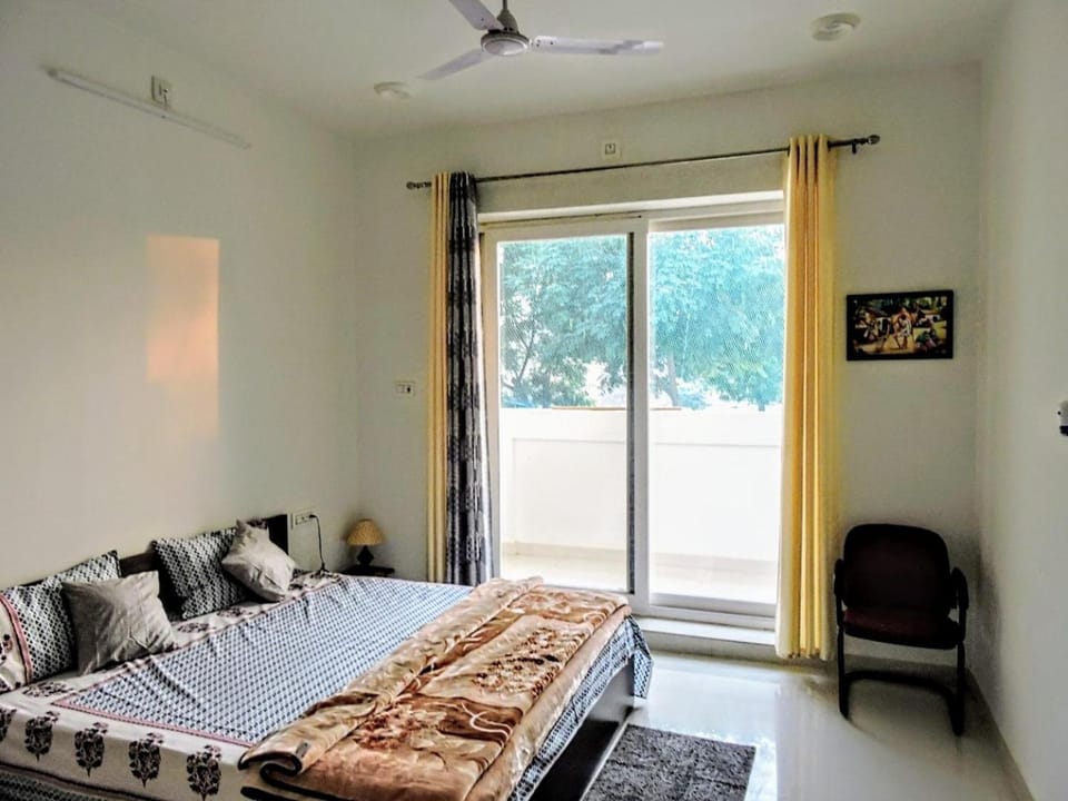 Bed, Bedroom, Garden view