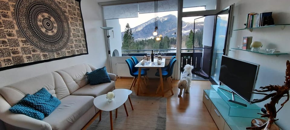 Natural landscape, TV and multimedia, Seating area, Dining area, Mountain view