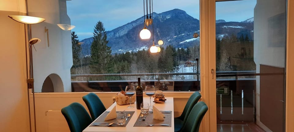 Dining area, Mountain view