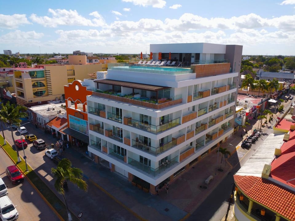 Property building, Day, People, Neighbourhood, Bird's eye view, City view, Street view, Swimming pool, Location, group of guests