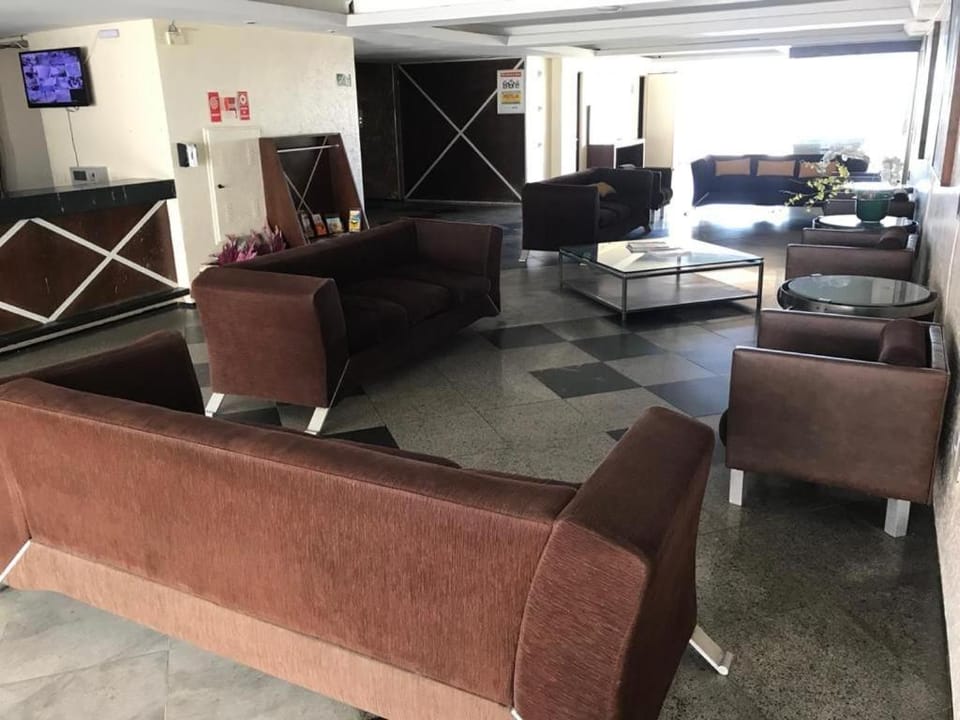 Communal lounge/ TV room, Lobby or reception