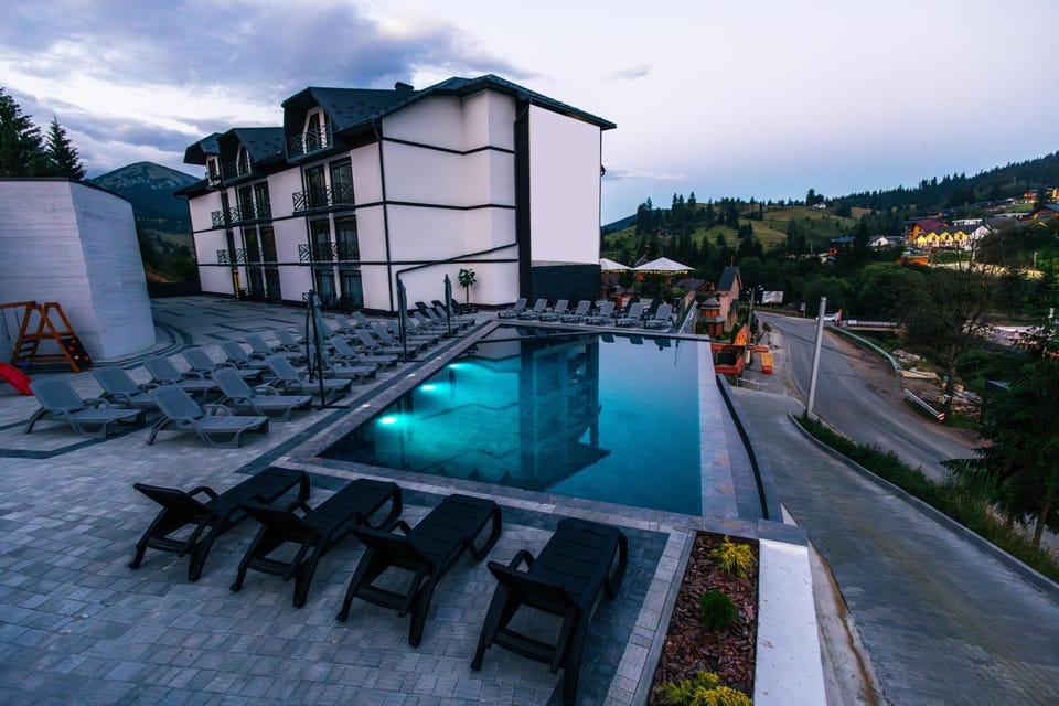 Natural landscape, View (from property/room), Pool view, Swimming pool, sunbed