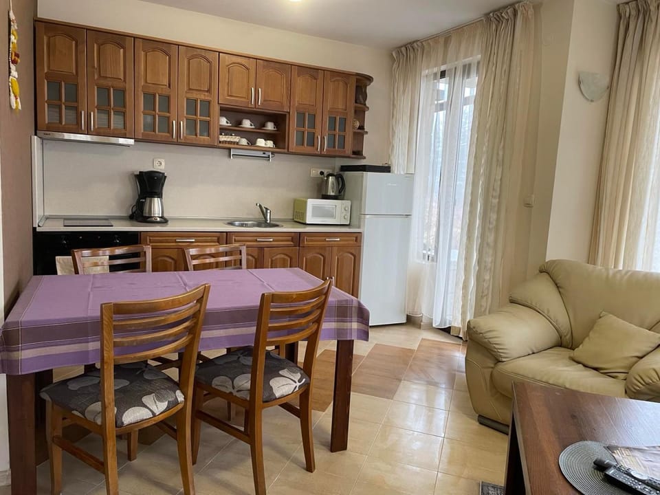 Kitchen or kitchenette, Living room, Dining area