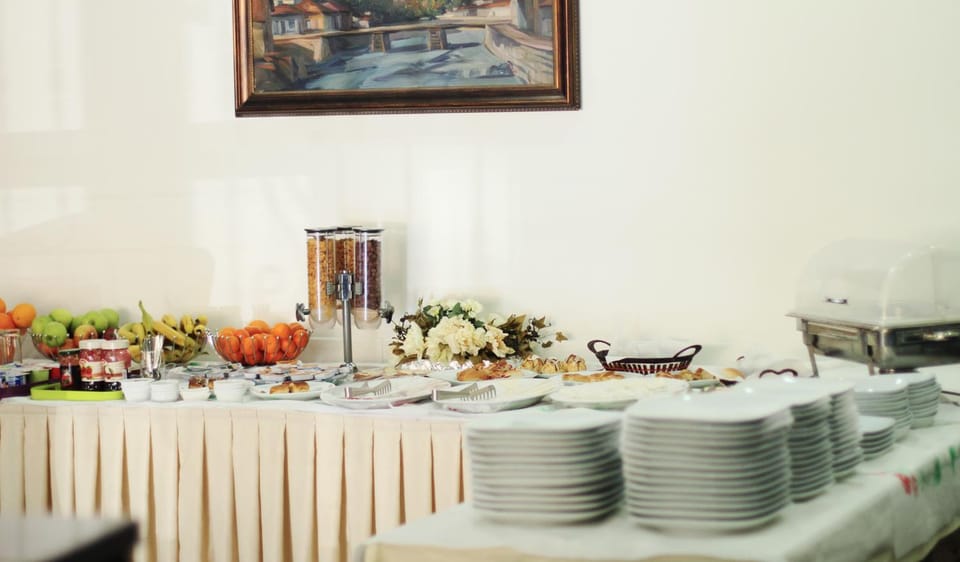 Food and drinks, Food, Breakfast, Continental breakfast, Buffet breakfast, Drinks