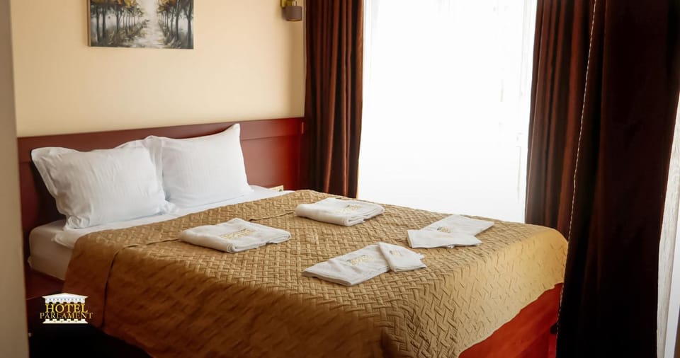 Bed, Photo of the whole room, Bedroom, towels