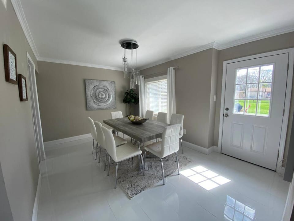 Elegant & spacious 32 Gem in Harper Woods House in Detroit