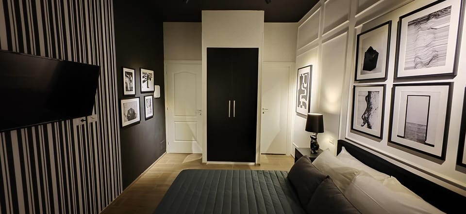 Bed, TV and multimedia, Photo of the whole room