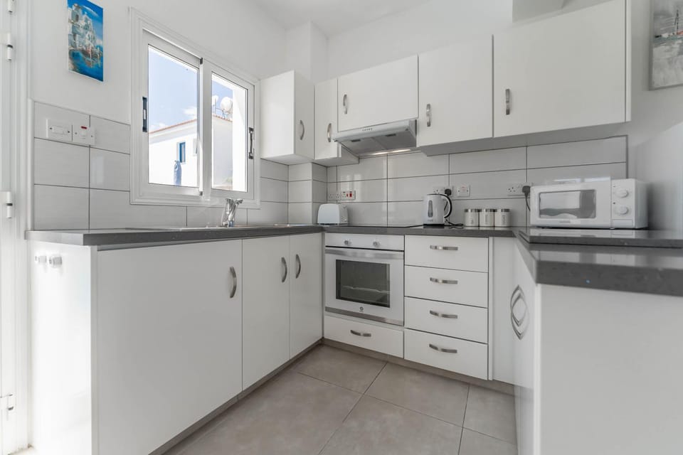Kitchen or kitchenette, kitchen