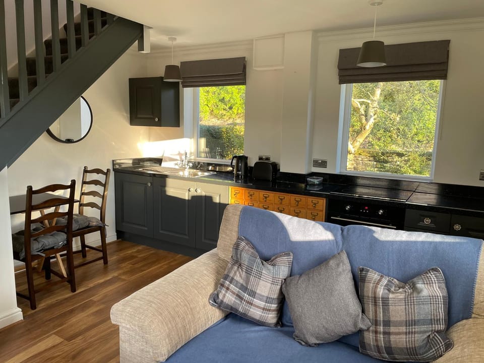 Kitchen or kitchenette, Living room