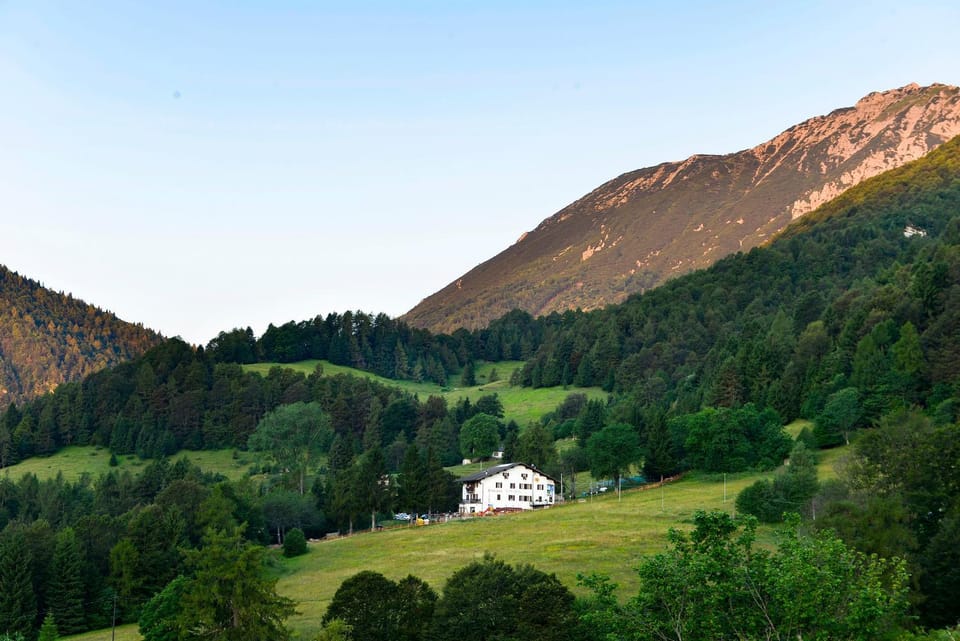 Neighbourhood, Natural landscape, Hiking, Mountain view