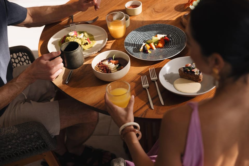 Restaurant/places to eat, People, Guests, Breakfast