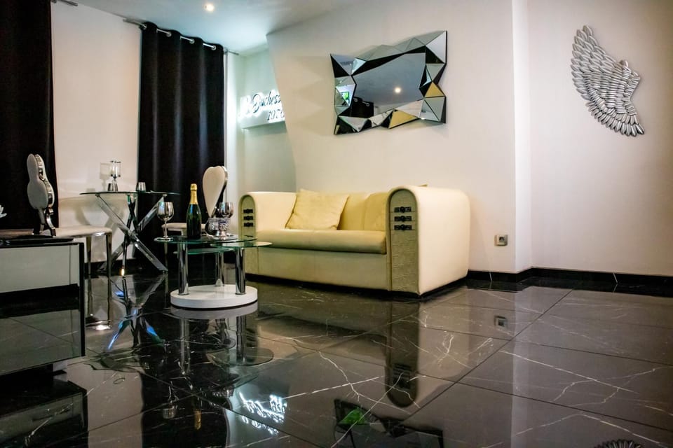 La Duchesse 1976 - Love Room Spa Apartment in Vernon