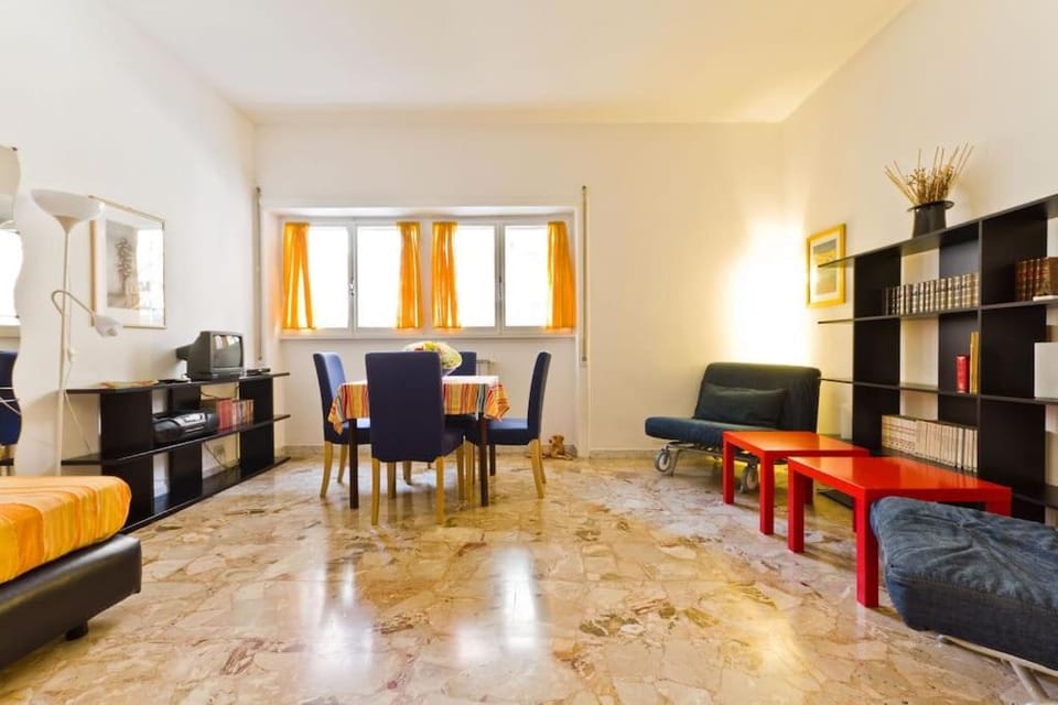 TV and multimedia, Living room, Photo of the whole room, Seating area