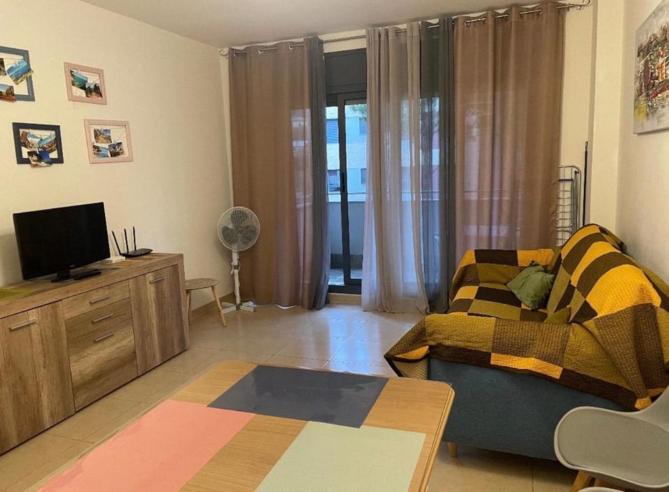 Precioso piso cerca de playa Fenals con 2 piscinas y terraza Apartment in Lloret de Mar