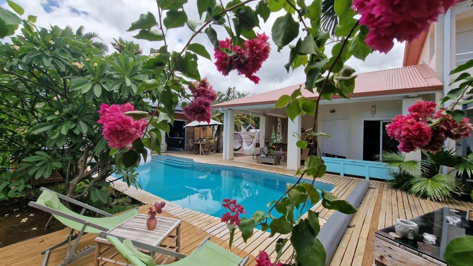 Property building, Patio, Spring, Day, Garden, Garden view, Pool view, Swimming pool, sunbed