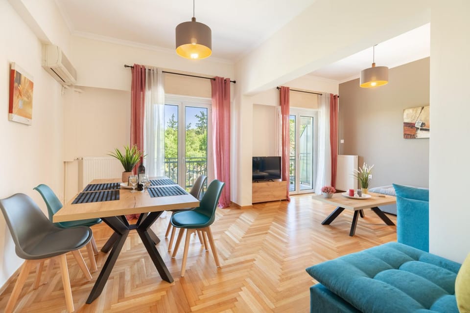 Seating area, Dining area