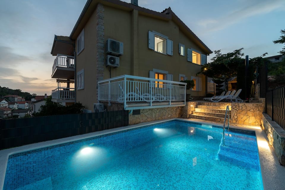 Swimming pool