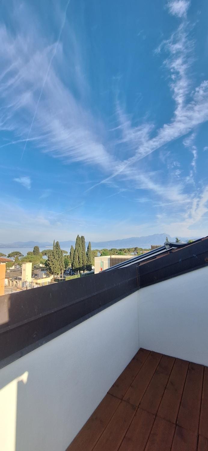 Vialeromadodici Rooms & Apartments Bed and Breakfast in Lazise
