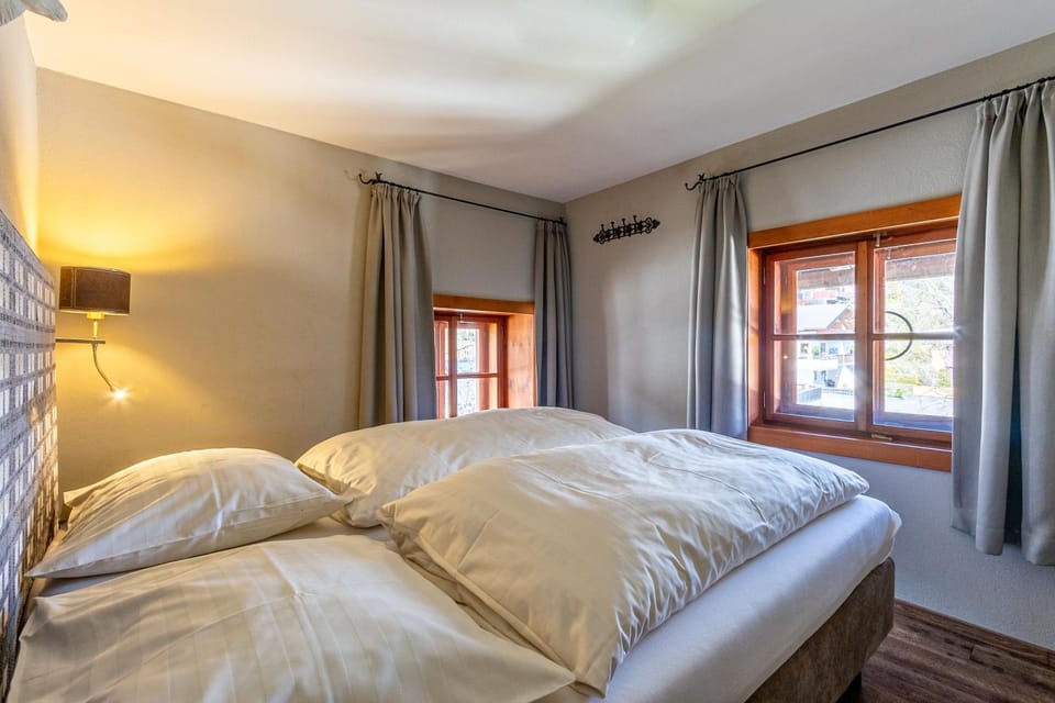Bed, Photo of the whole room, Bedroom, Garden view, Mountain view, Street view, Quiet street view, storage