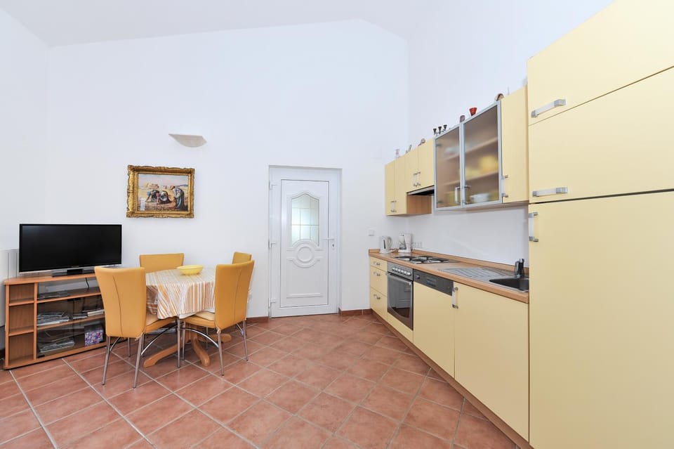 Kitchen or kitchenette, Living room, Dining area