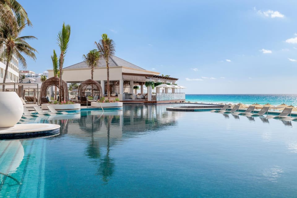 Swimming pool, sunbed
