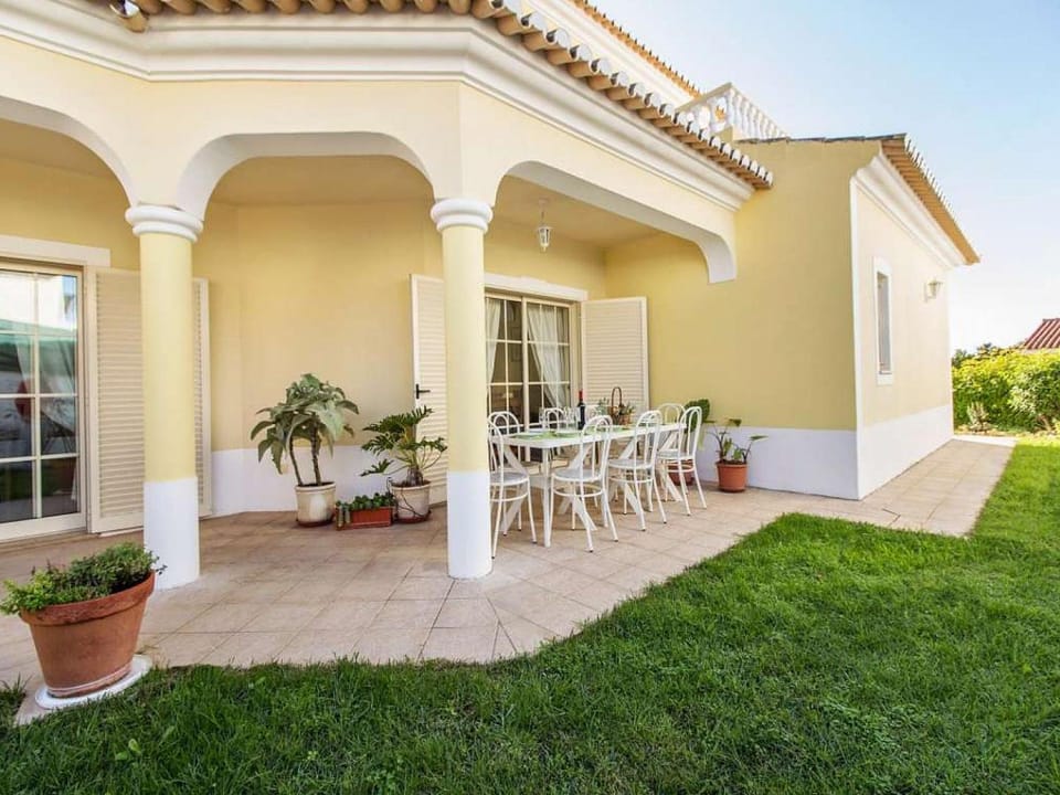 Patio, Day, Balcony/Terrace, Seating area, Dining area, Garden view