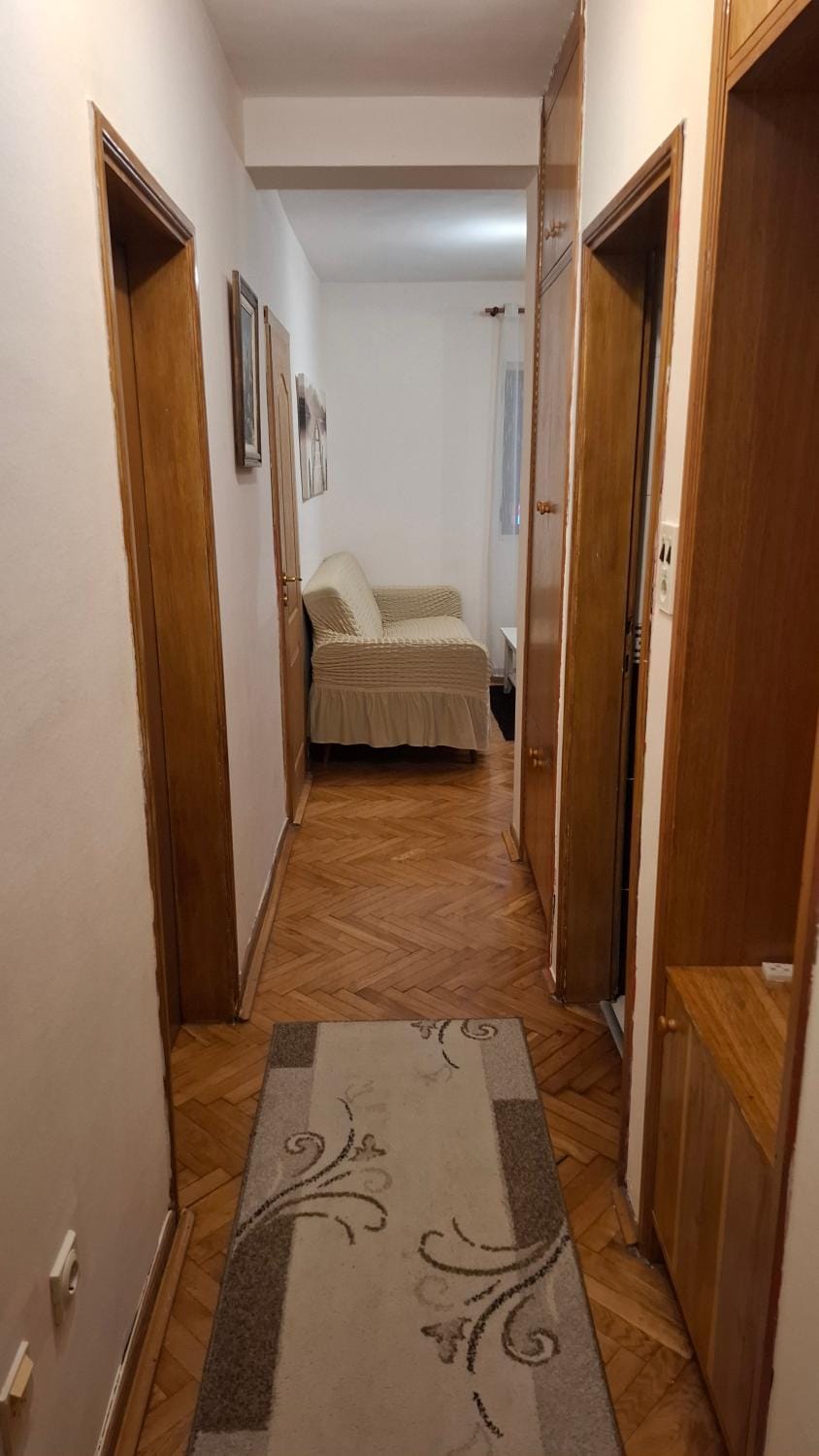 Facade/entrance, wardrobe