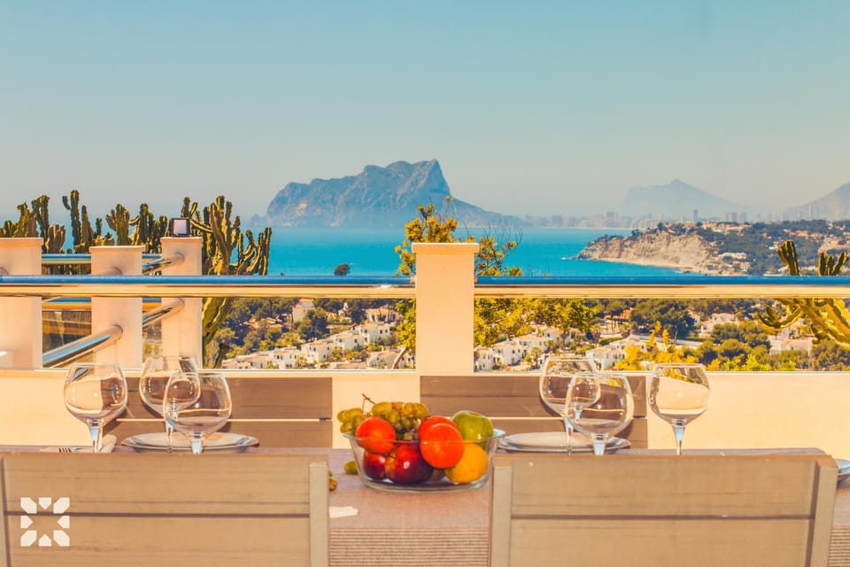 Day, Natural landscape, View (from property/room), Balcony/Terrace, Dining area, Mountain view, Sea view