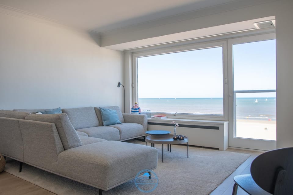 View (from property/room), Living room, Seating area, Sea view