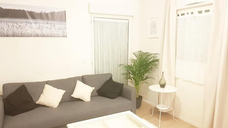 1 APPART 2 PIECES NEUF PROCHE GARE PARKING NETFLIX Evry Courcouronnes Apartment in Île-de-France