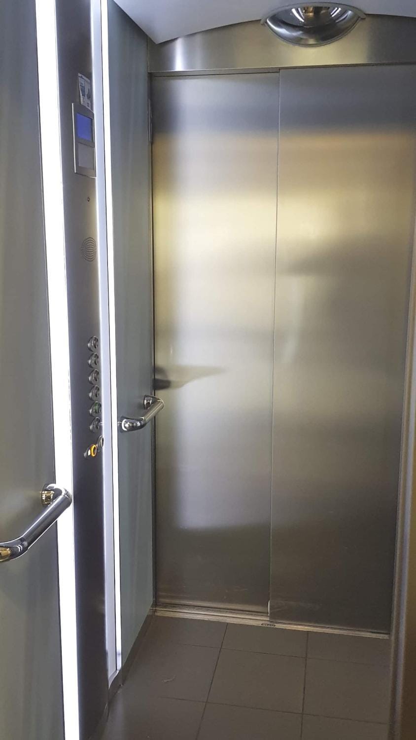 1 APPART 2 PIECES NEUF PROCHE GARE PARKING NETFLIX Evry Courcouronnes Apartment in Île-de-France