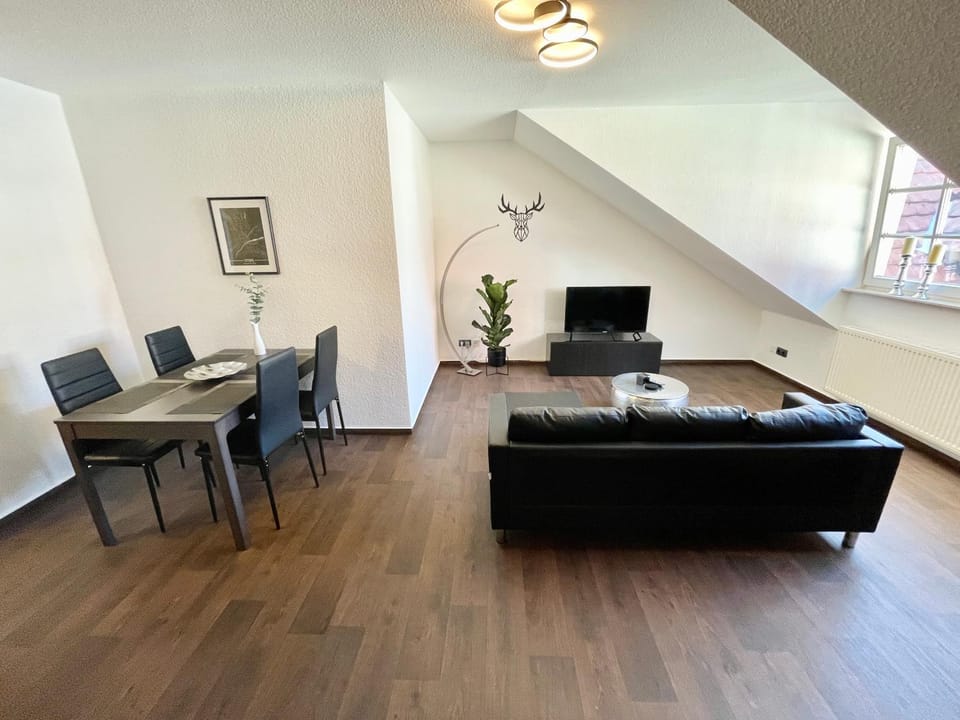 TV and multimedia, Living room, Seating area, Dining area