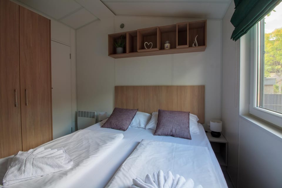 Bed, Photo of the whole room, Bedroom, towels, wardrobe