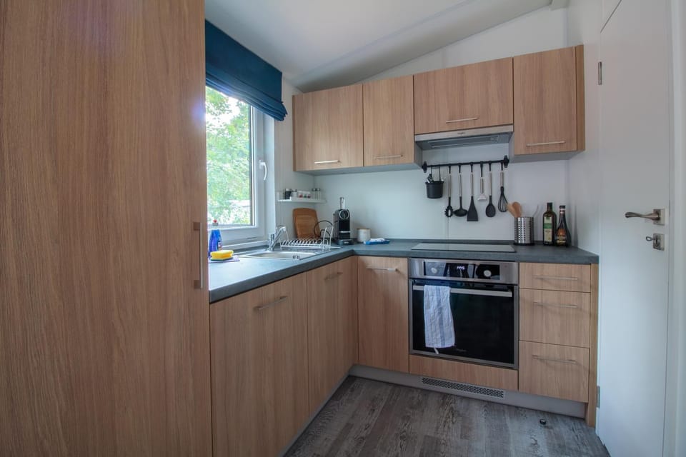 Kitchen or kitchenette, oven, stove