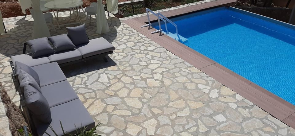 Balcony/Terrace, Swimming pool