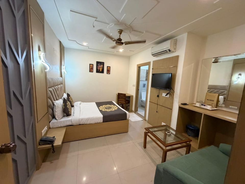 HOTEL AMBROSIA - Managed by Zenith A-217, Road No 6, Block RZ, Mahipalpur, New Delhi Hotel in New Delhi