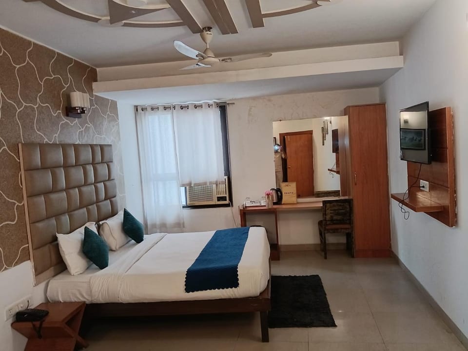HOTEL AMBROSIA - Managed by Zenith A-217, Road No 6, Block RZ, Mahipalpur, New Delhi Hotel in New Delhi
