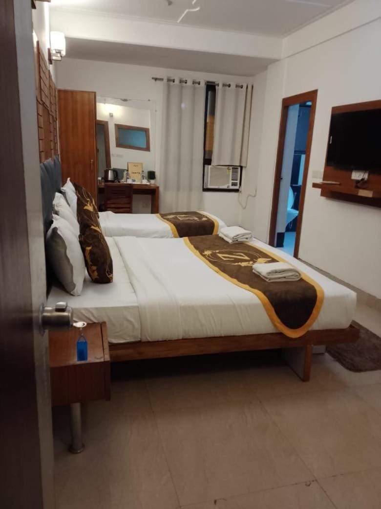 HOTEL AMBROSIA - Managed by Zenith A-217, Road No 6, Block RZ, Mahipalpur, New Delhi Hotel in New Delhi