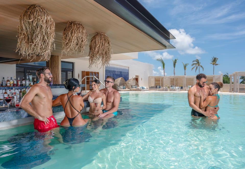 Hot Tub, Lounge or bar, Swimming pool