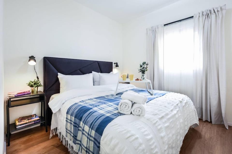Mamad Apt with Balcony Tel Aviv by SeaNRent Apartment in Tel Aviv-Yafo