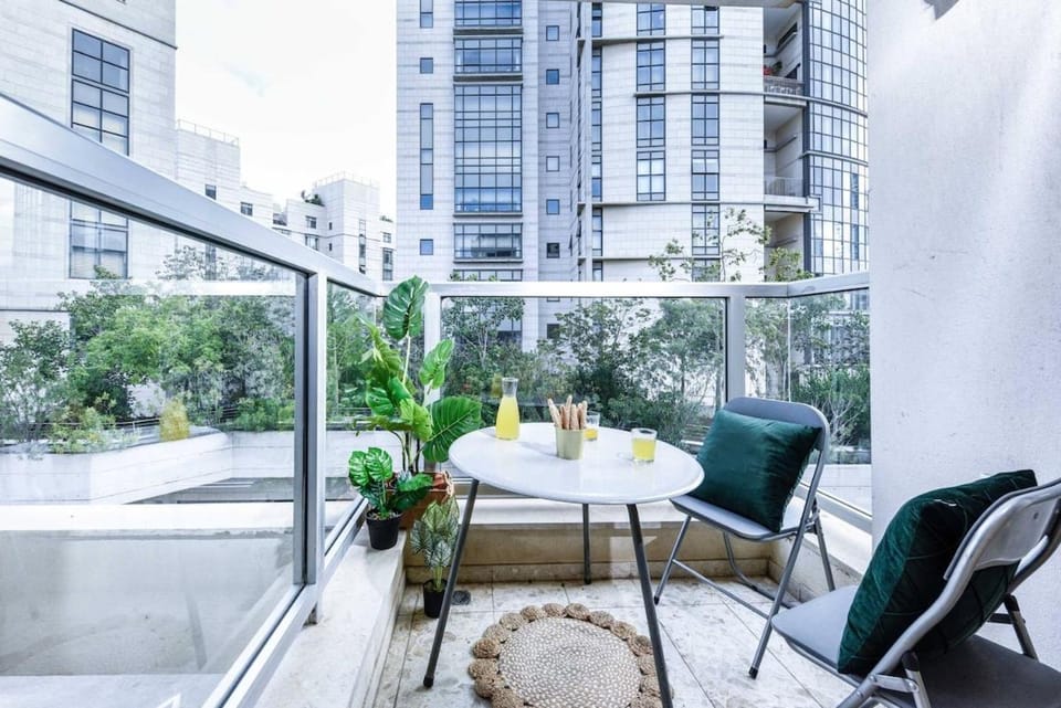 Mamad Apt with Balcony Tel Aviv by SeaNRent Apartment in Tel Aviv-Yafo