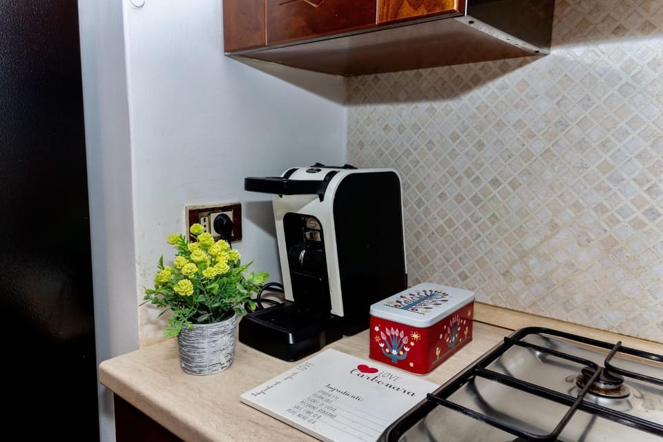 Coffee/tea facilities, stove