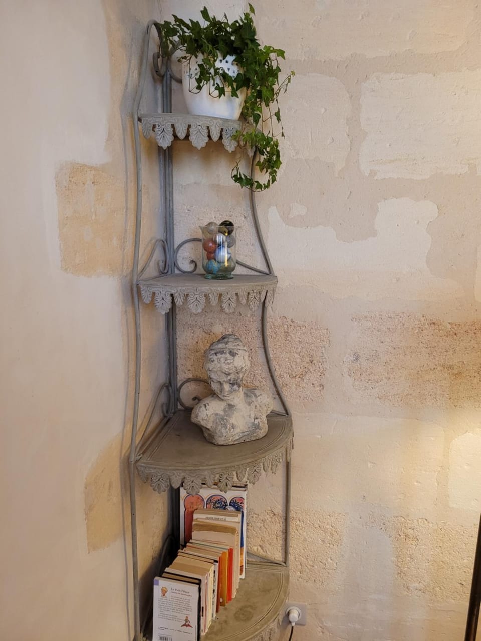 Appartement central typiquement bordelais Apartment in Bordeaux