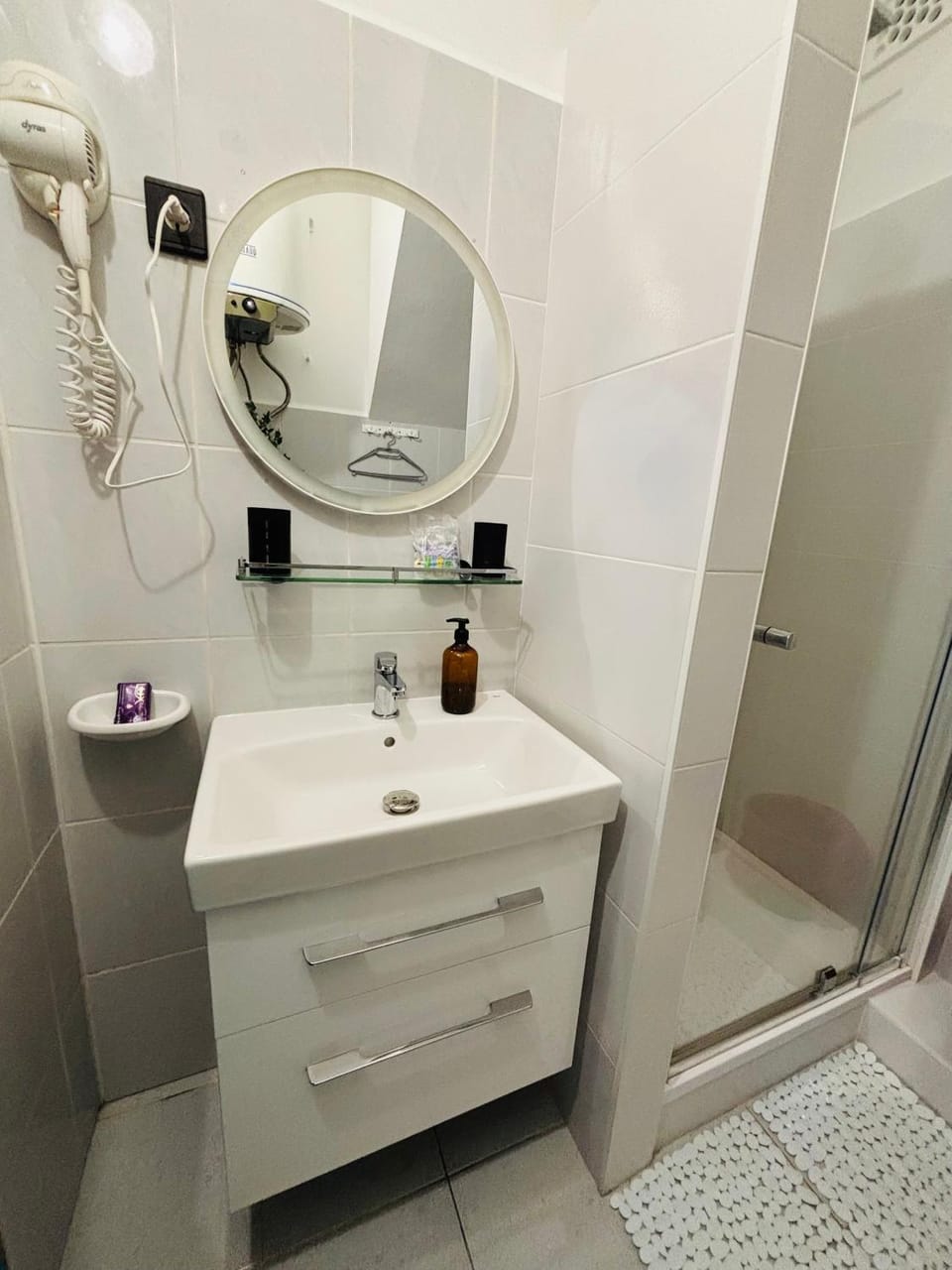Bathroom, towels