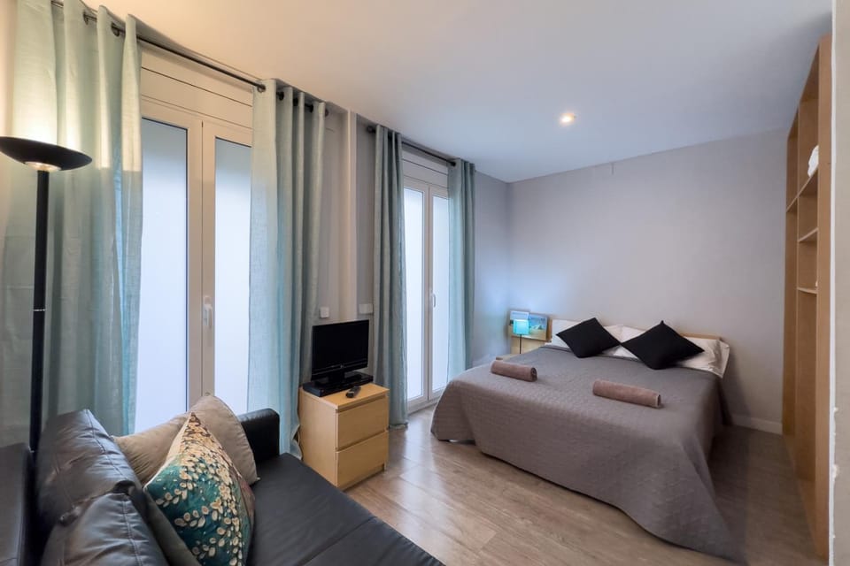 Bed, Living room, Seating area