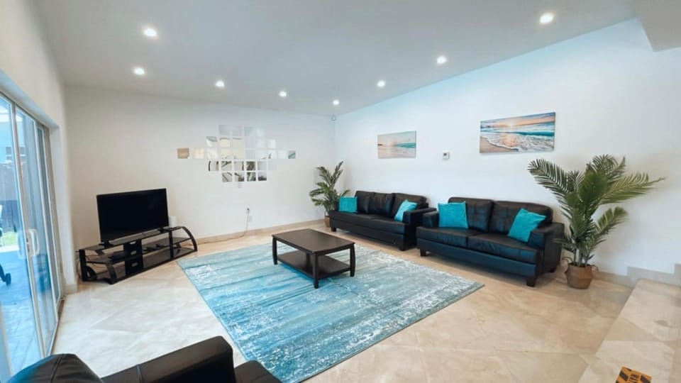 Pool Villa House in Ojus