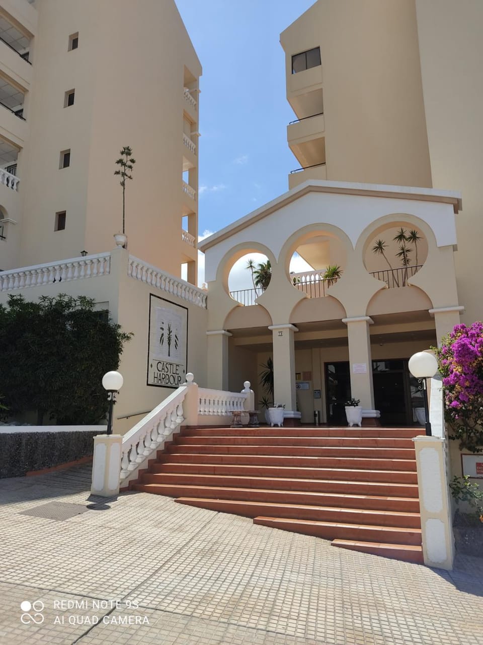 Facade/entrance