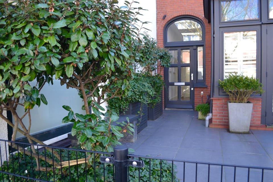Patio, Facade/entrance